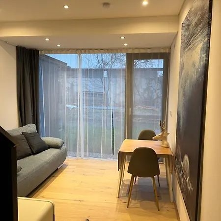 Business Apartment *